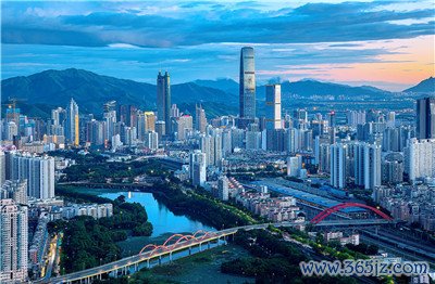 专业服务,打造国际一流模特团队 专业服务,打造国际一流模特团队